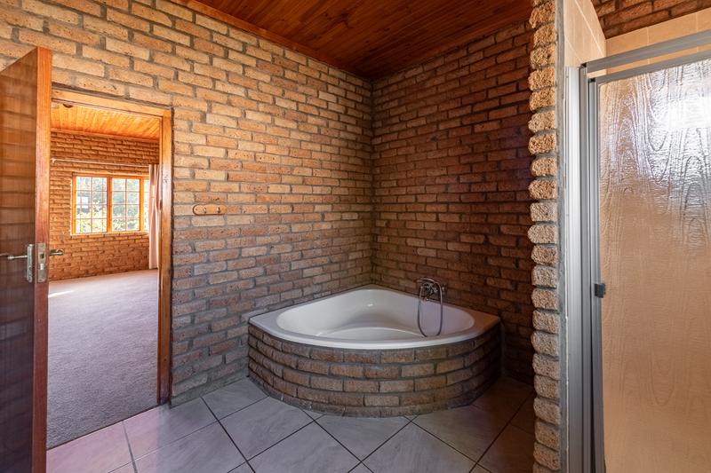5 Bedroom Property for Sale in Riviersonderend Western Cape